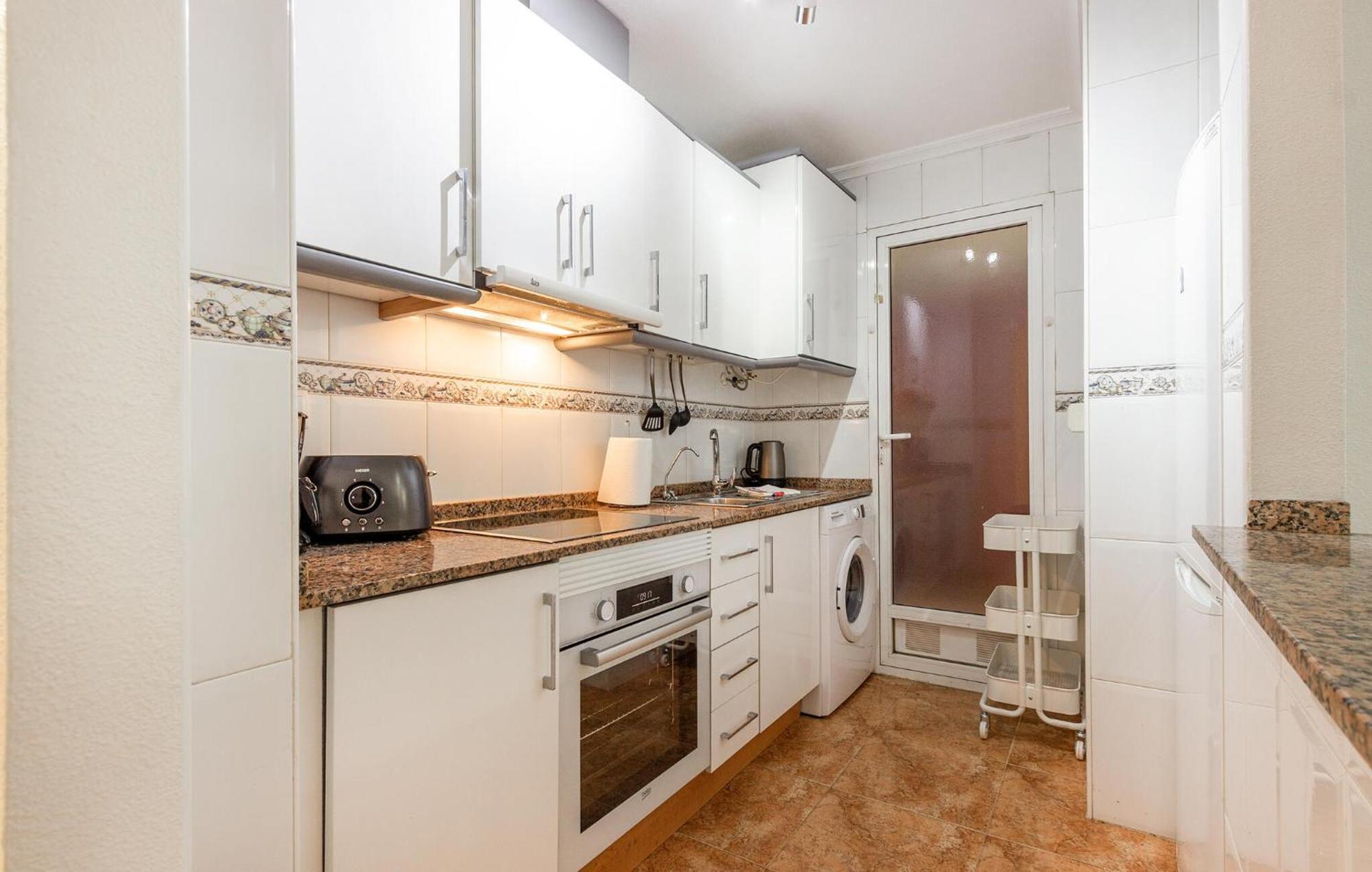 Amazing Apartment In Torrevieja With Kitchen المظهر الخارجي الصورة