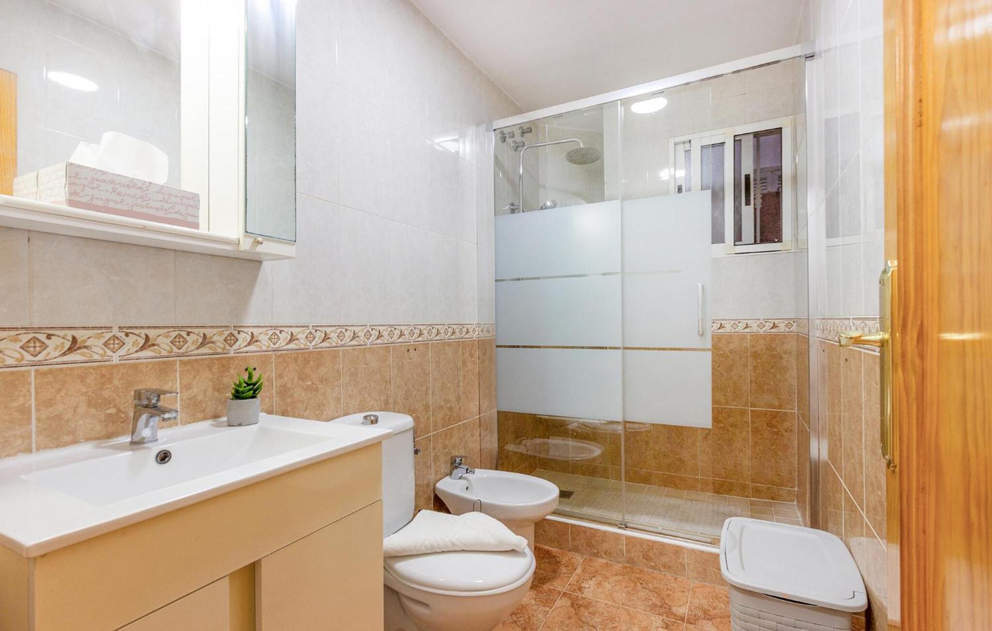 Amazing Apartment In Torrevieja With Kitchen المظهر الخارجي الصورة